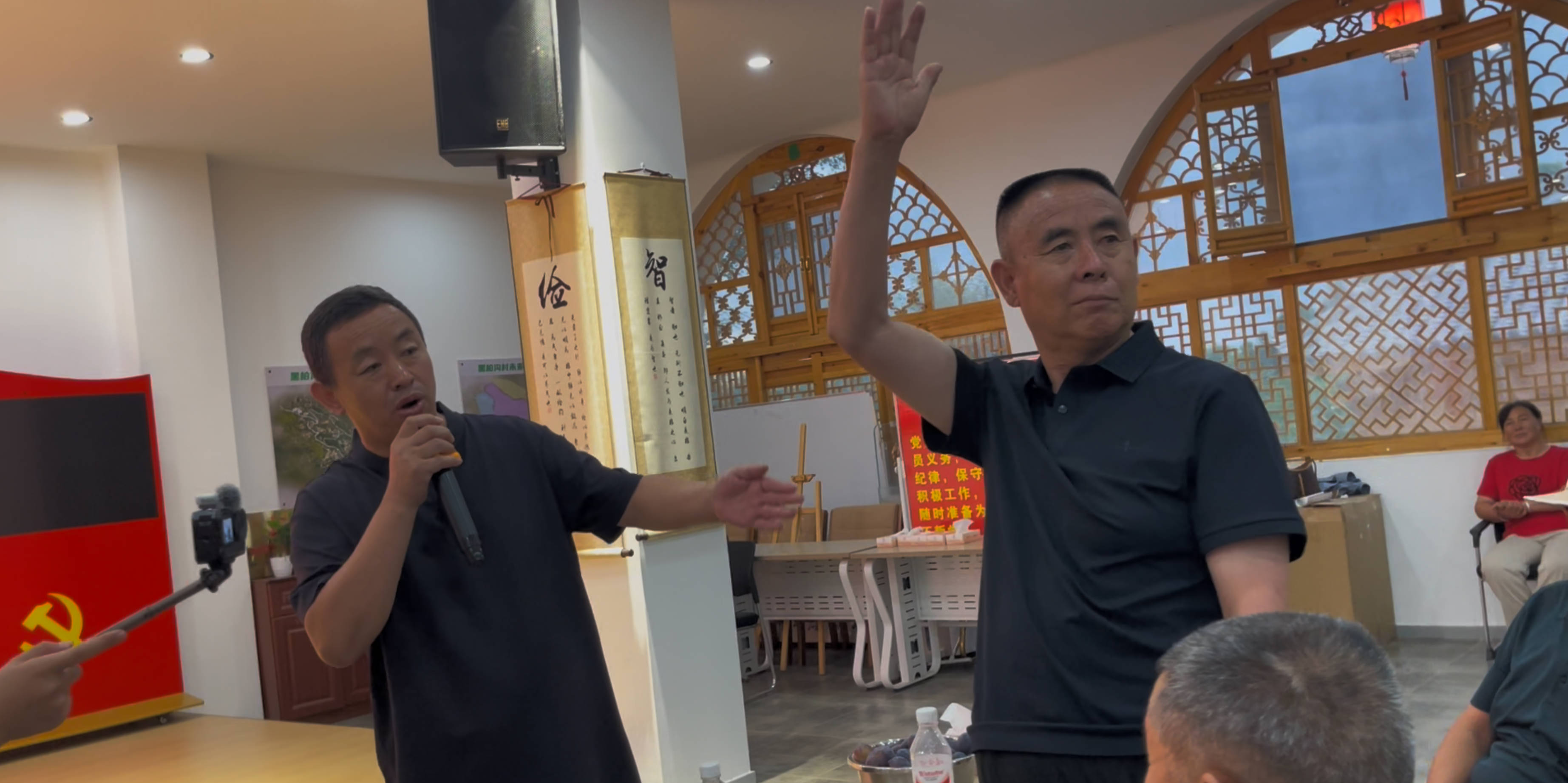 台上讲话
